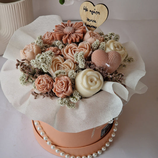 Saiz M Box flowers candles
