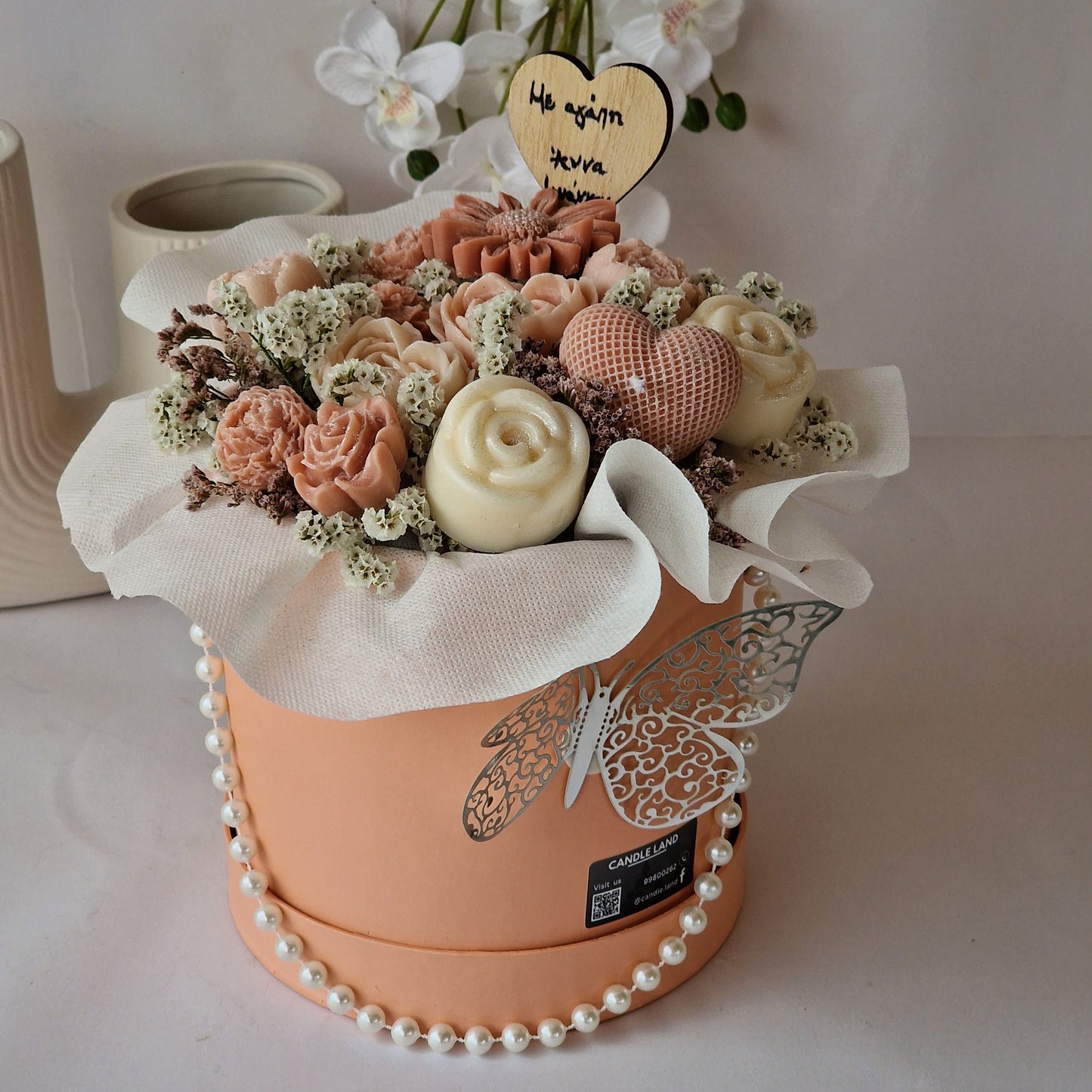 Saiz M Box flowers candles